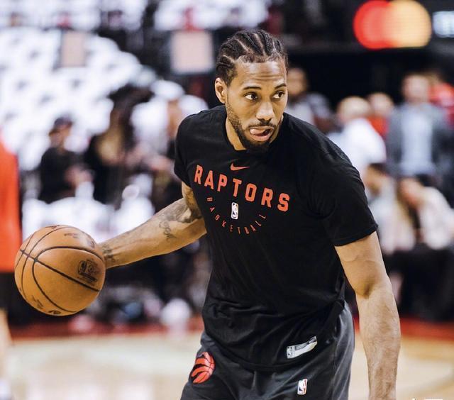 替补席准备 替补席准备